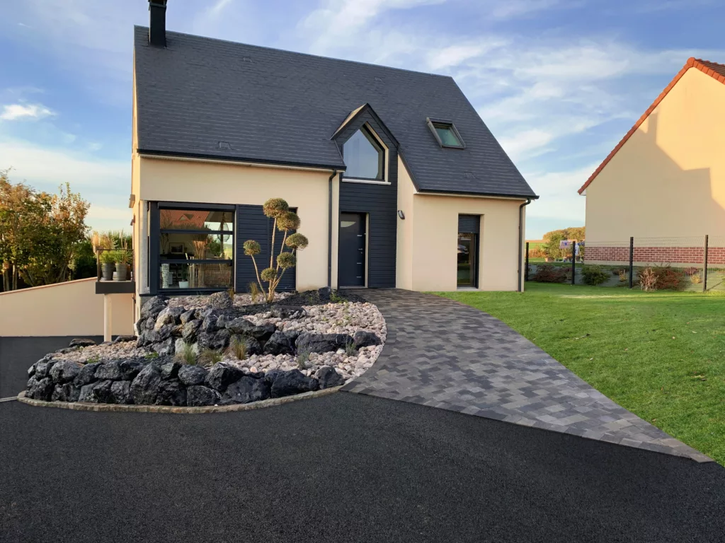 Aménagement complet massif, pavés, enrobé, enrochement