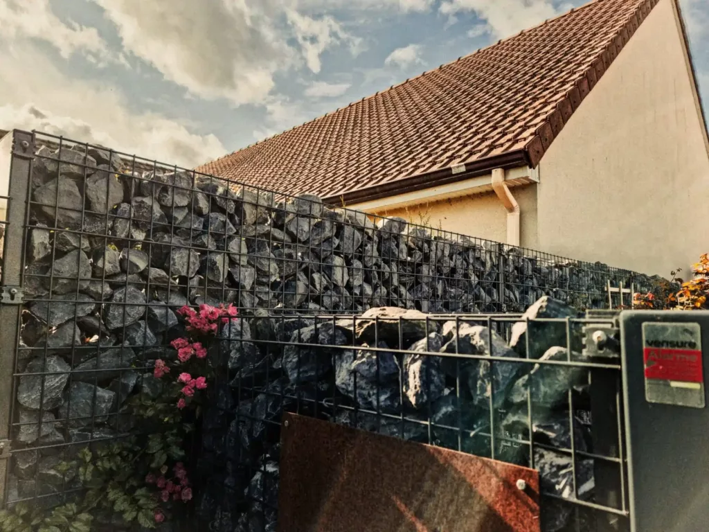gabions roches noires