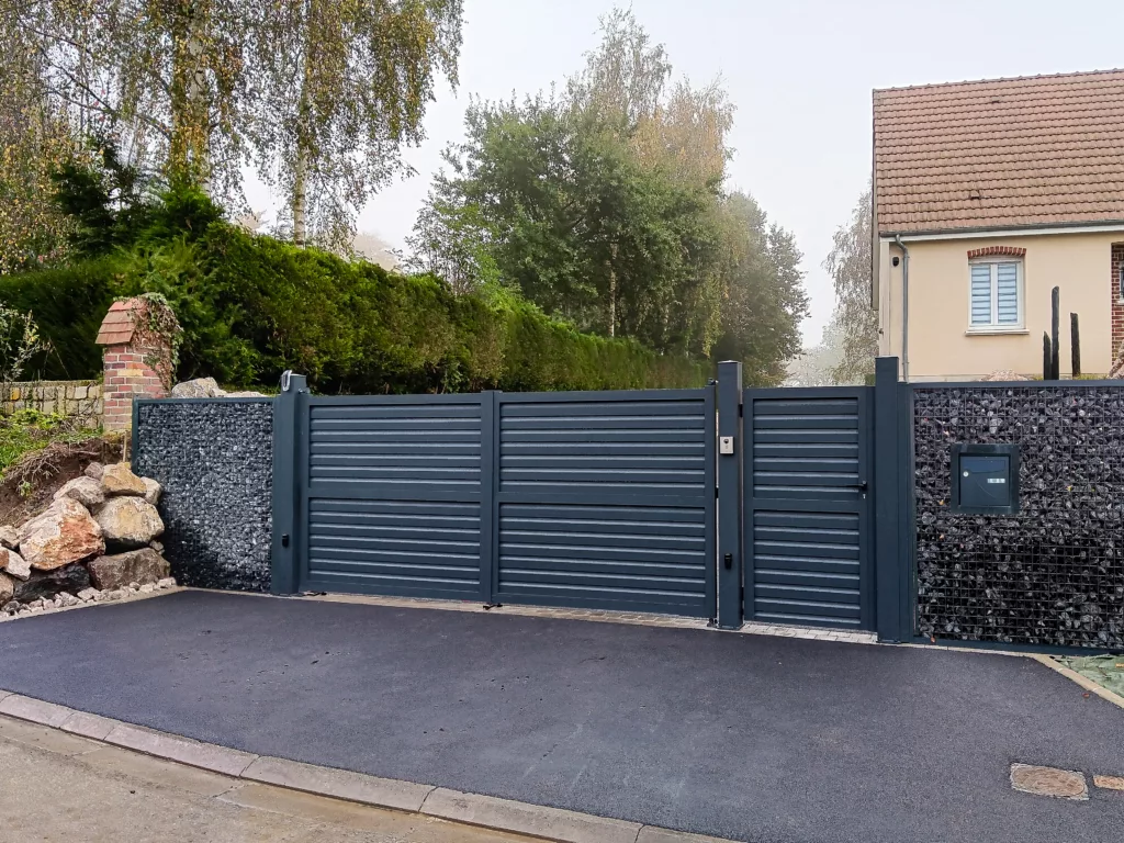 Portial aluminium et gabions