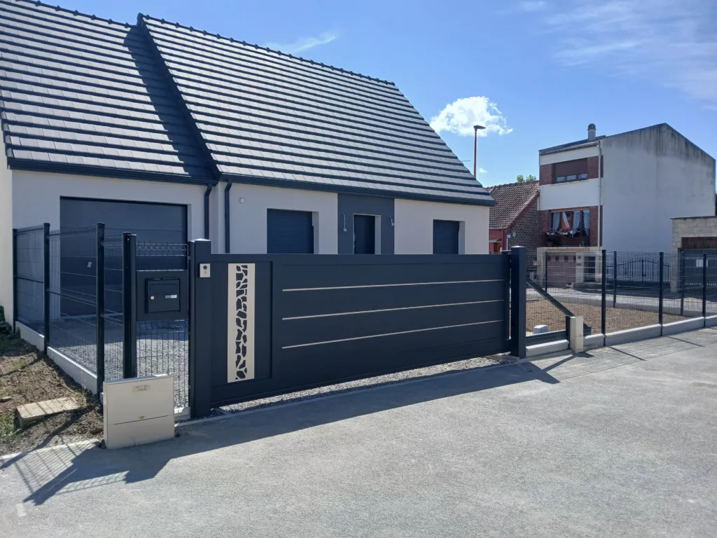 portail moderne aluminium et cloture rigide