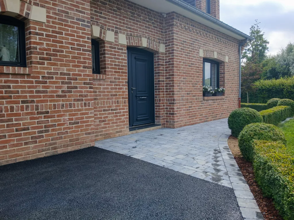 allée pierre bleu et enrobé